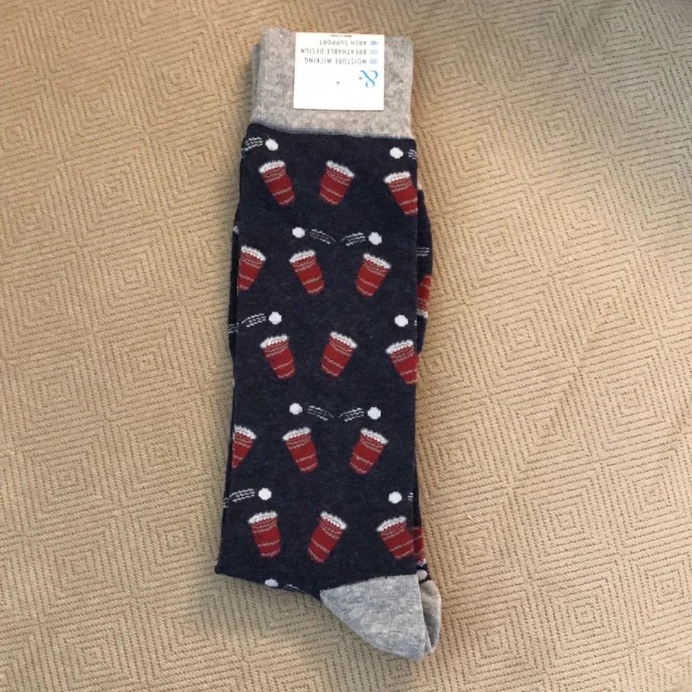 New Men’s BEER PONG Novelty SOCKS NWT